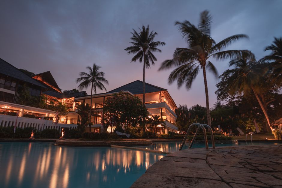 Indulge in the World of Luxury Hotels