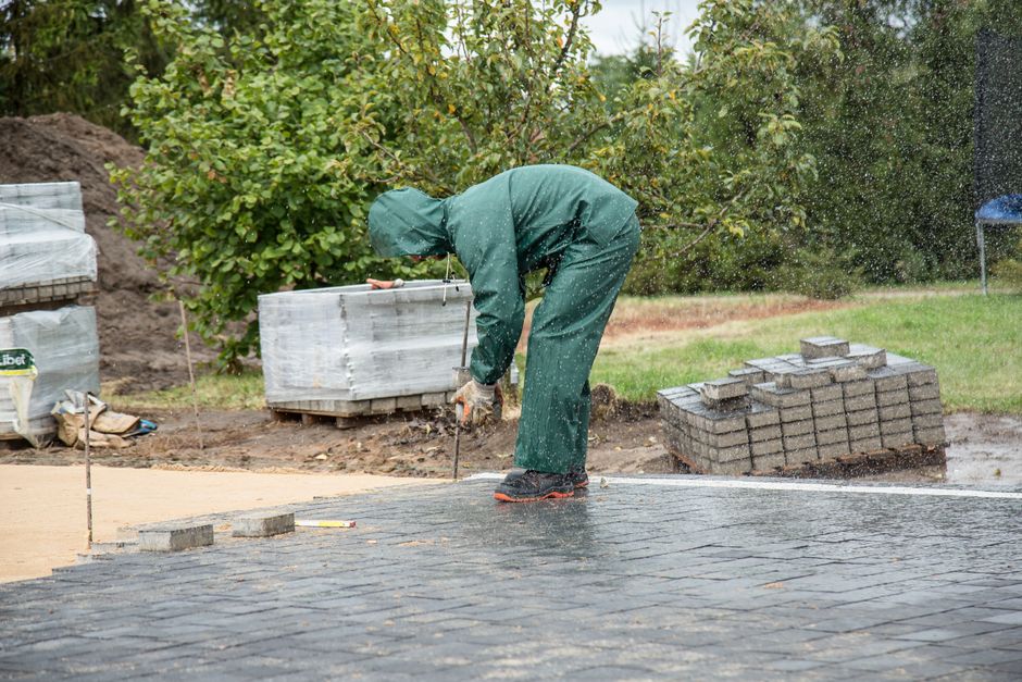 Choosing the Right Asphalt Paving Contractor: A Comprehensive Guide