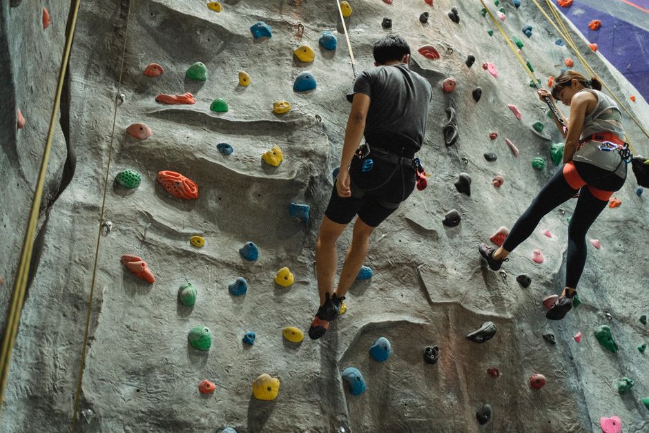 Descubre el emocionante mundo del gimnasio de escalada